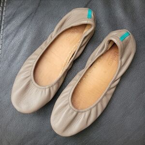 Tieks Taupe Leather Ballet Flat 6 Tan Gray Foldable Slipper